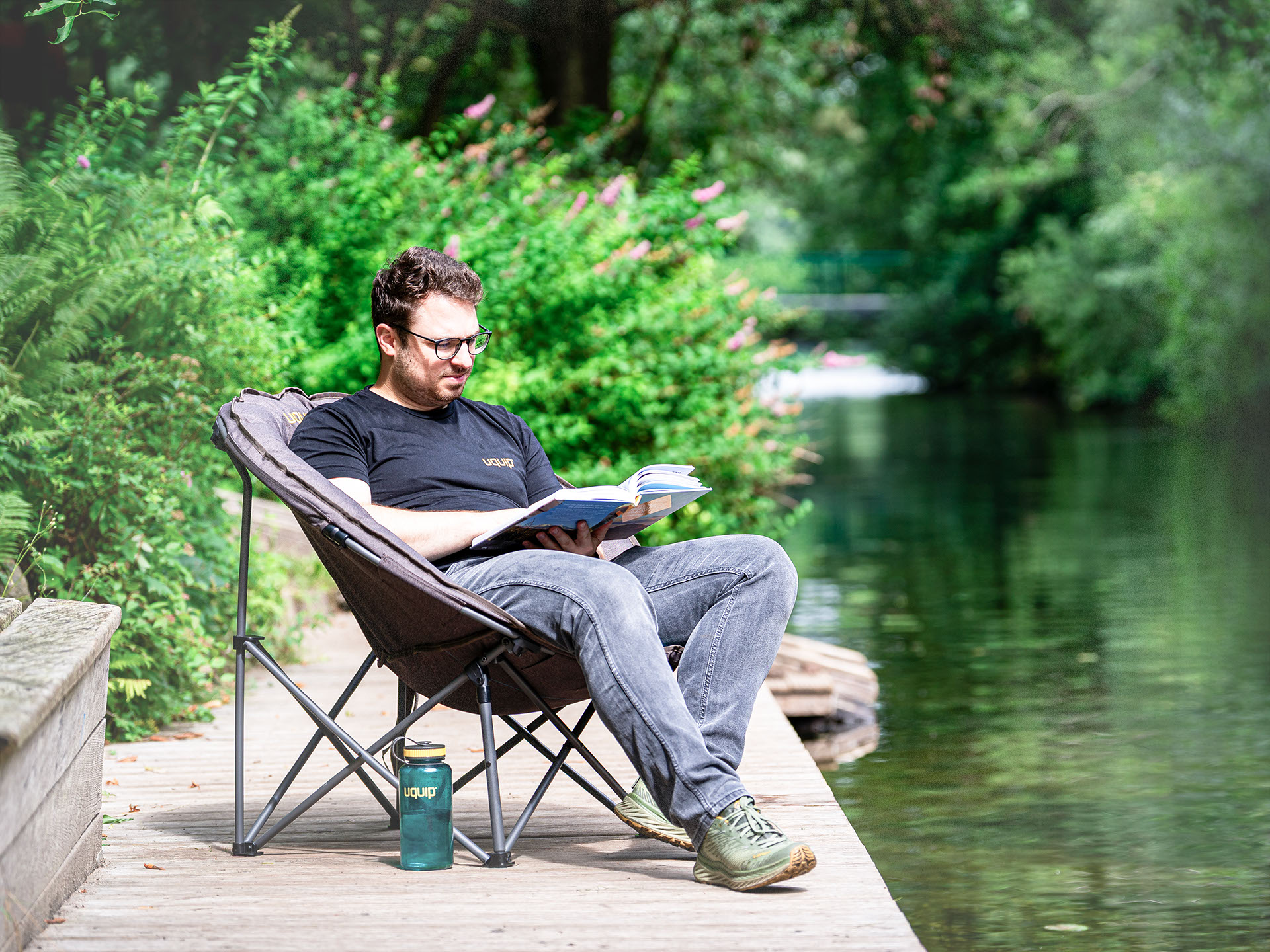 uquip Cody Campingsessel – gepolsterter Komfort-Campingstuhl am Steg